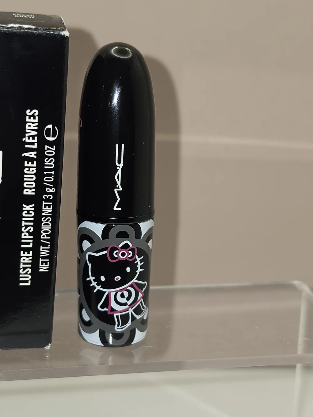LIMITED EDITION MAC × HELLO KITTY LIPSTICK- 